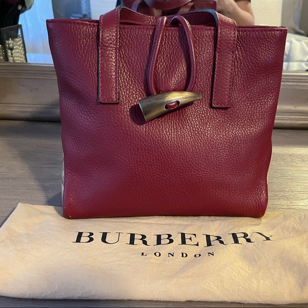 BURBERRY LEATHER SHARK TOOTH TOTE BAG